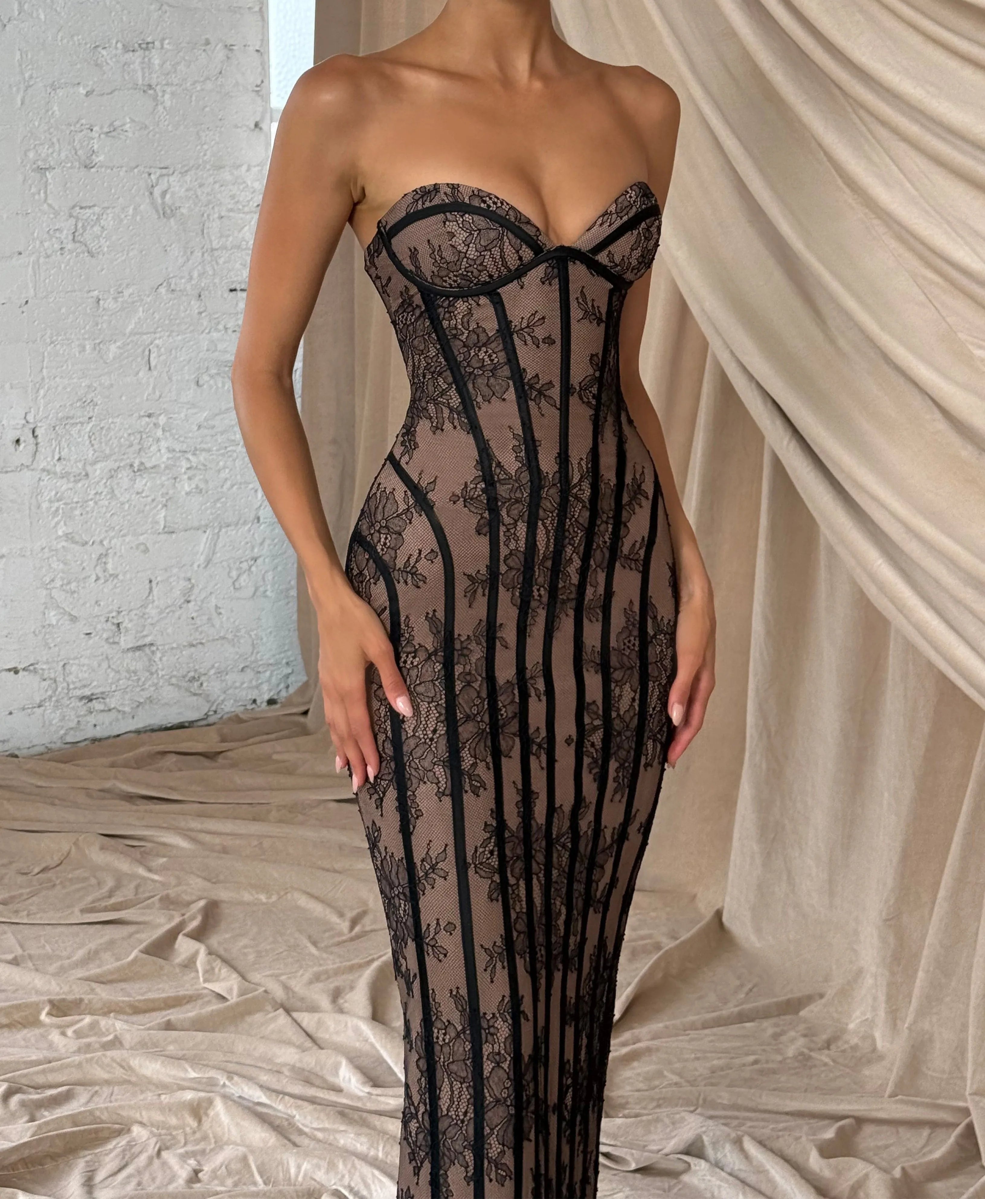 Éliane | Lace Corset Strapless Maxi Dress