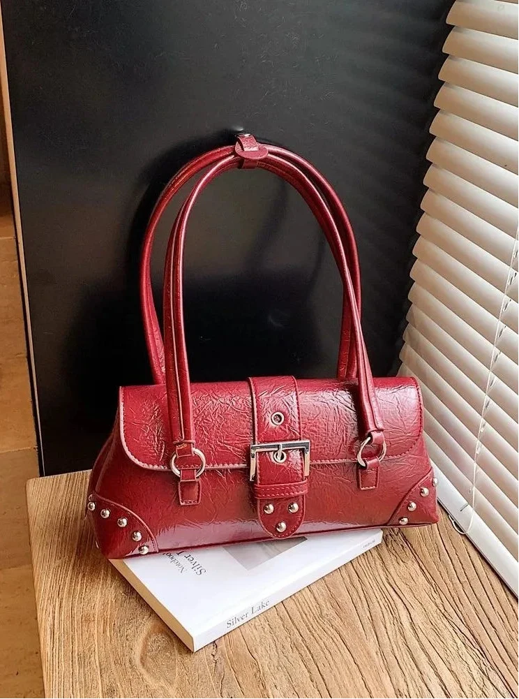 Women’s east-west shoulder bag