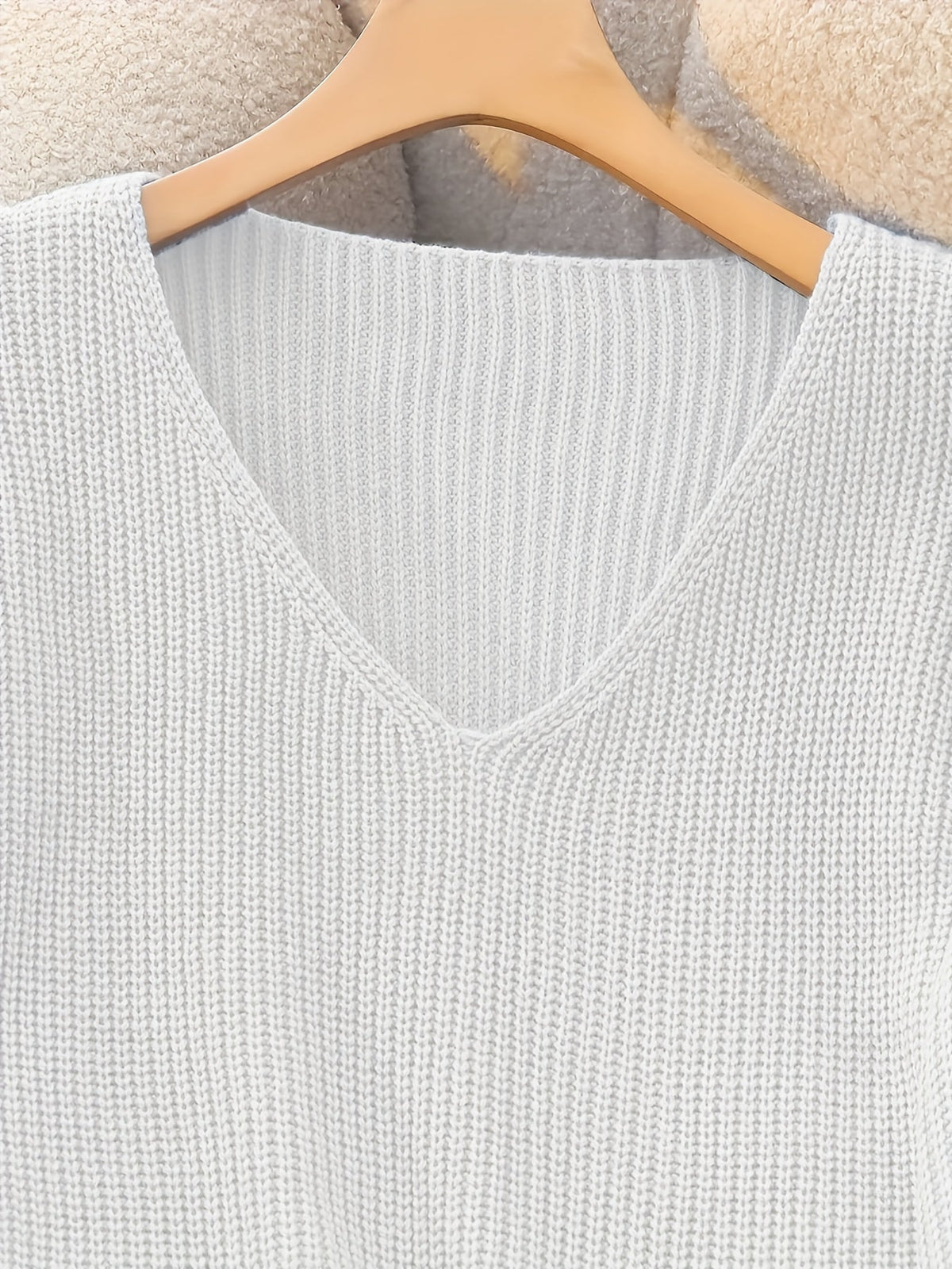 Bettina V-neck sweater knit detail